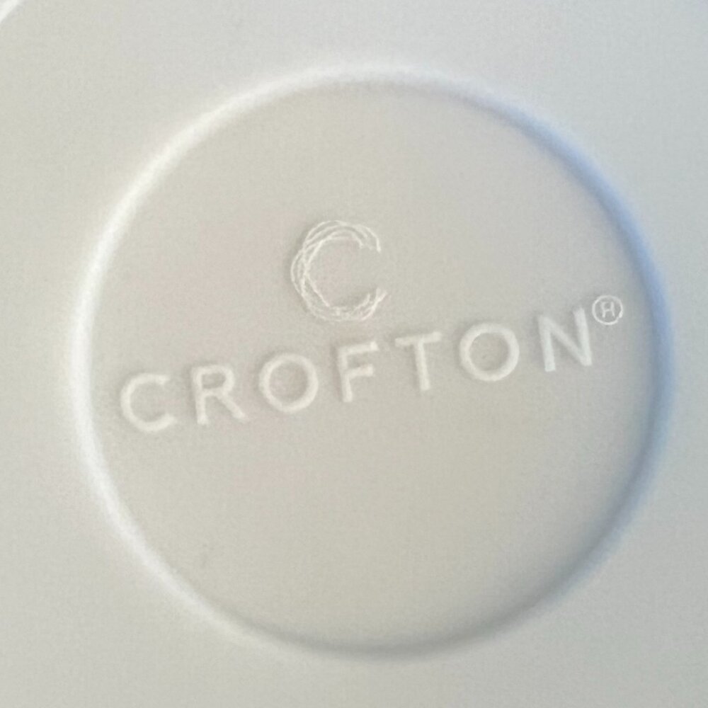 CROFTON White Ceramic Lidded Travel Mug with Mint Green Non-Slip Silicone Bottom - Picture 11 of 11